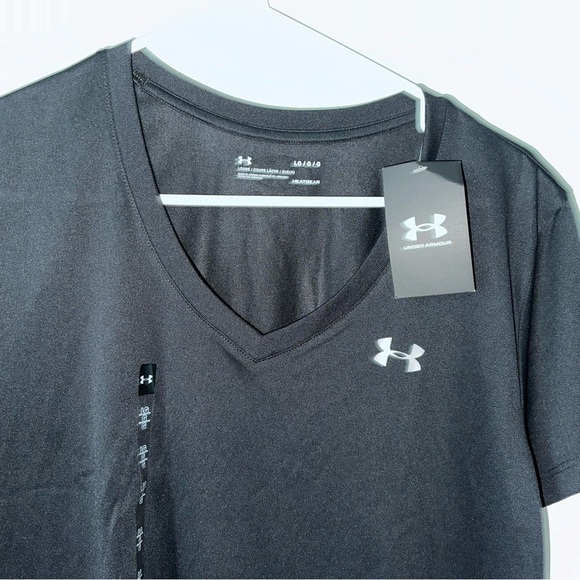 Under Armor Women’s Black Short Sleeve V-neck Tee NWT - Picture 3 of 5